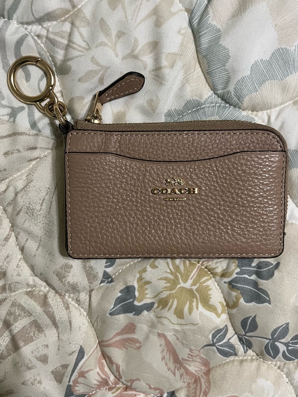 Coach Essential Card Case in Light Brown!